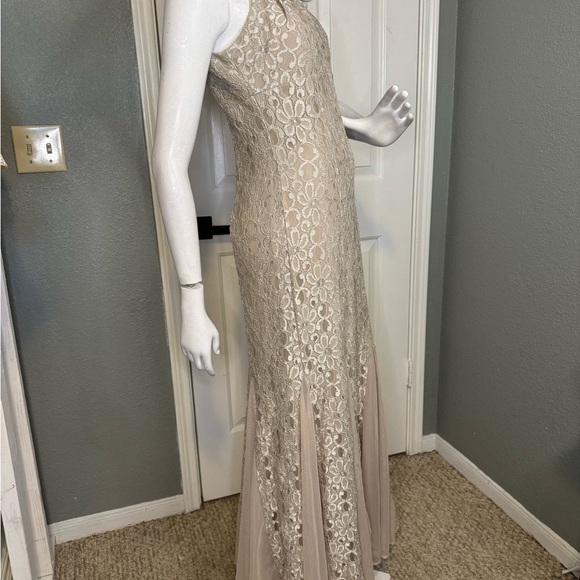 R&M Richards formal gown dress with lace and pearls size 6, - Picture 7 of 12